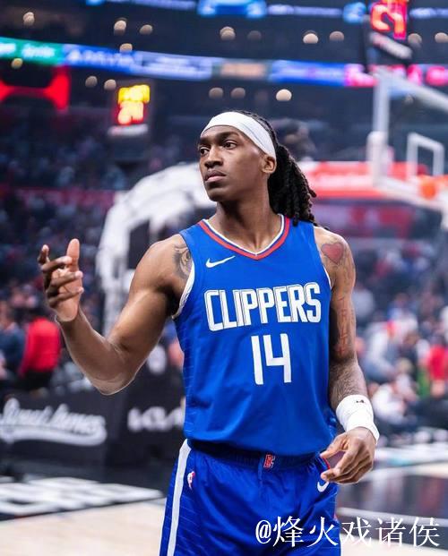 曼恩与快船达成3年4700万提前续约 上季场均贡献8.8分